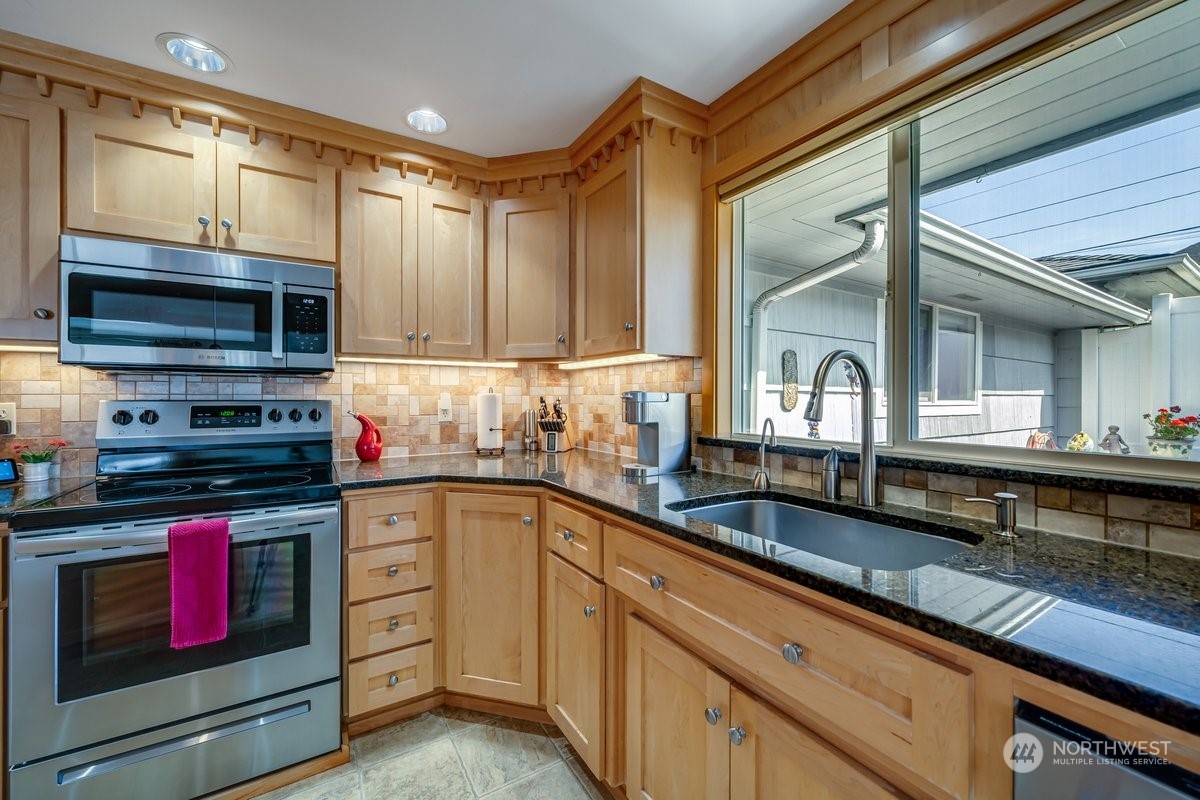 821 Rucker Avenue Everett, WA 98201 - Photo 10 of 27 Gallery Image 10