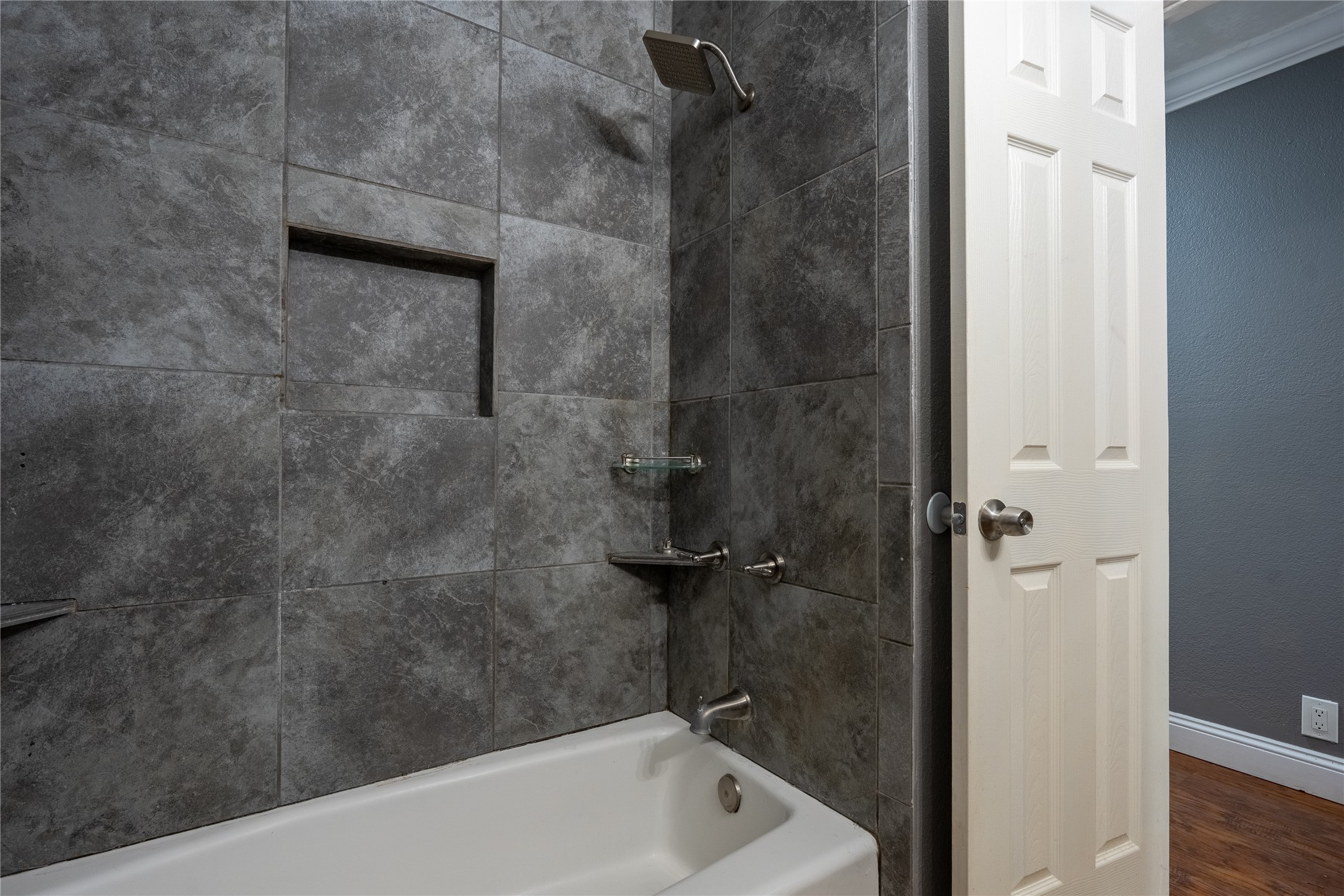 10207 Old Orchard Road La Porte, TX 77571 - Photo 11 of 40 Bathroom 2