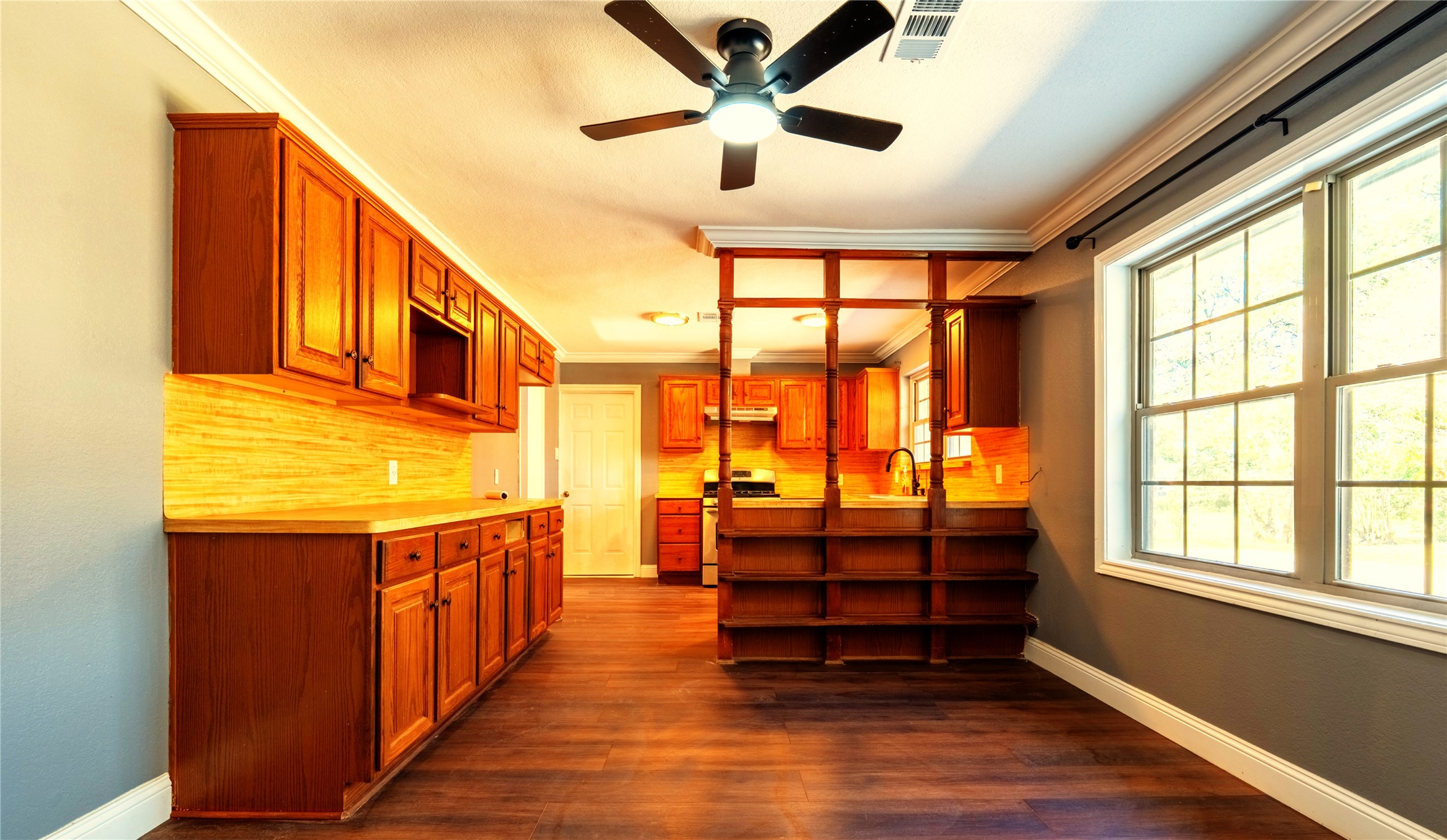 10207 Old Orchard Road La Porte, TX 77571 - Photo 24 of 40 Kitchen + Dining