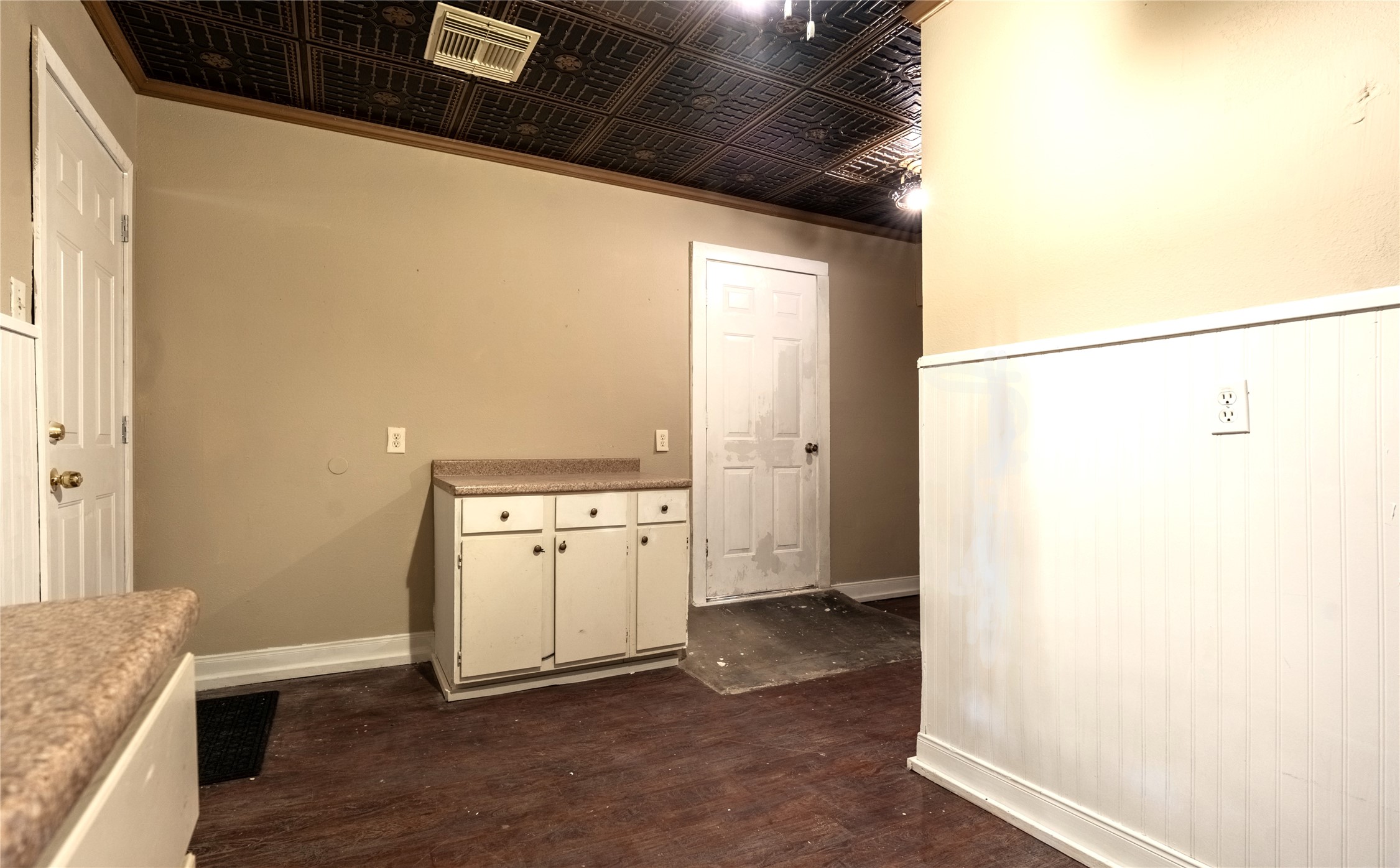 10207 Old Orchard Road La Porte, TX 77571 - Photo 30 of 40 Laundry Room/Storage