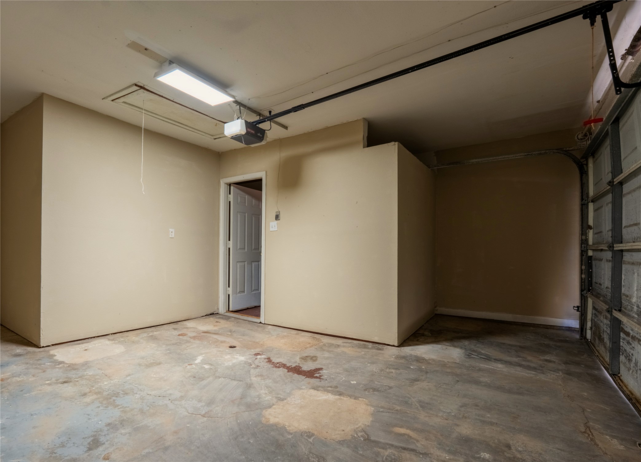 10207 Old Orchard Road La Porte, TX 77571 - Photo 31 of 40 Garage