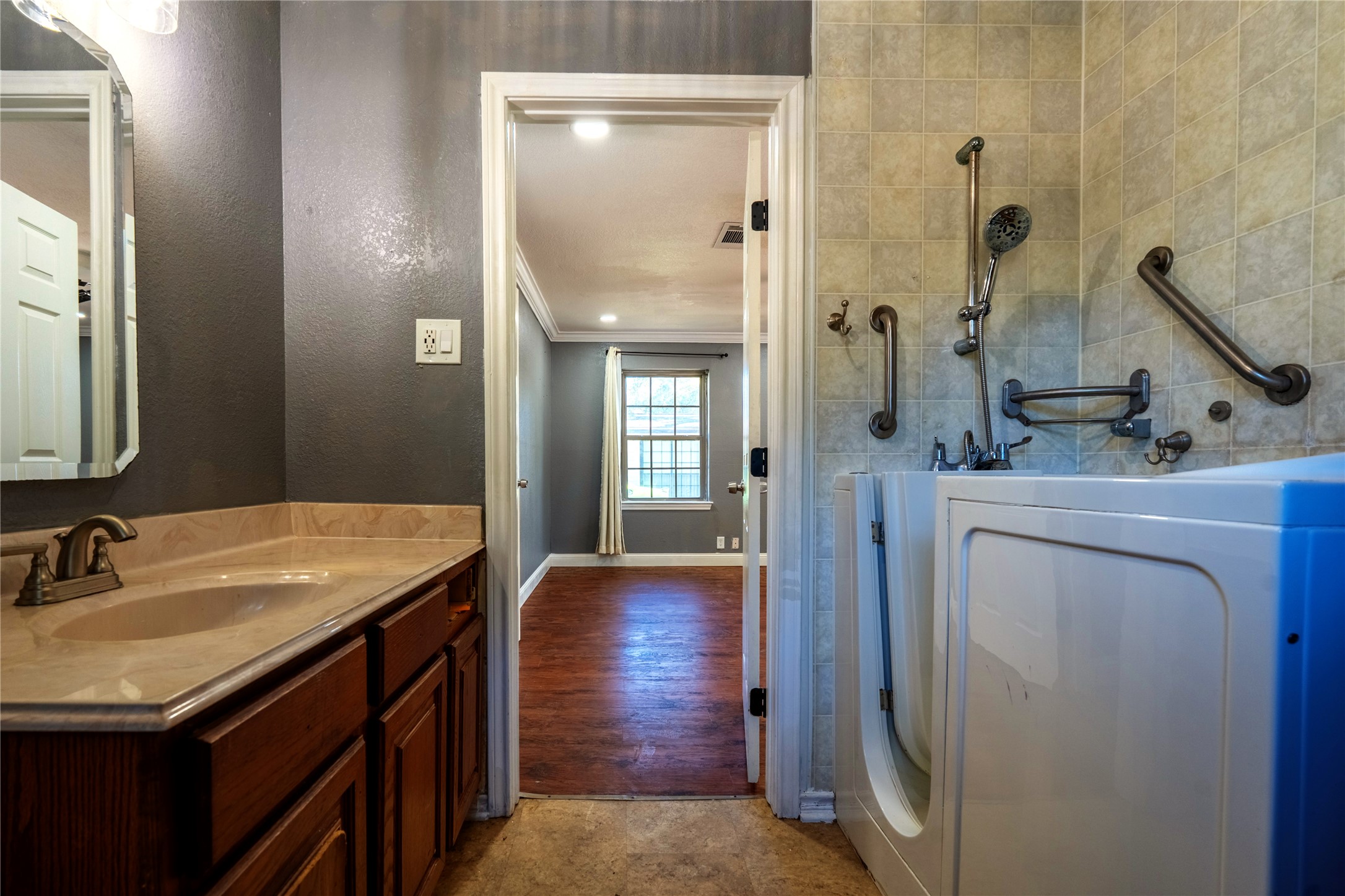 10207 Old Orchard Road La Porte, TX 77571 - Photo 7 of 40 Master Bath
