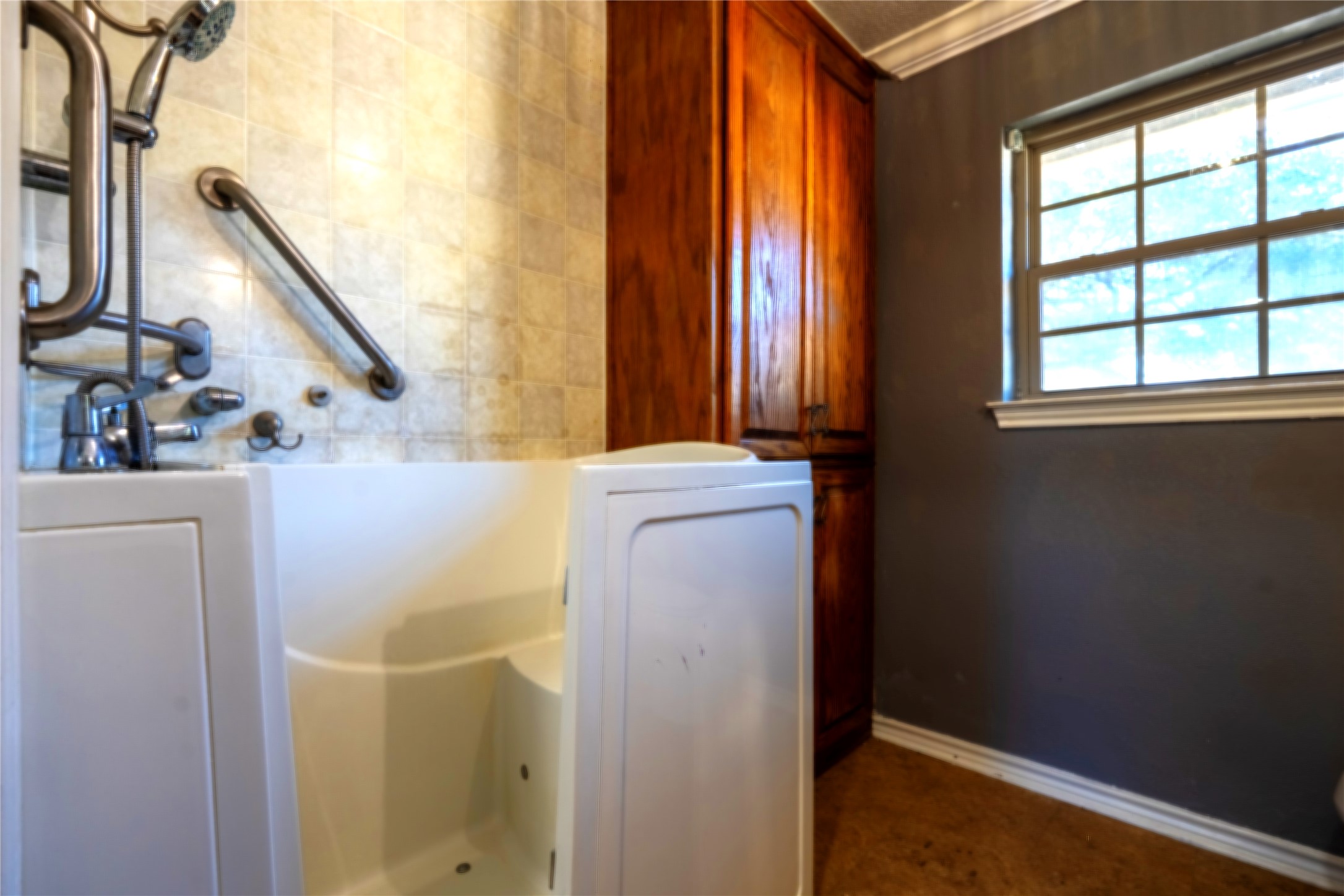 10207 Old Orchard Road La Porte, TX 77571 - Photo 8 of 40 Master Bath