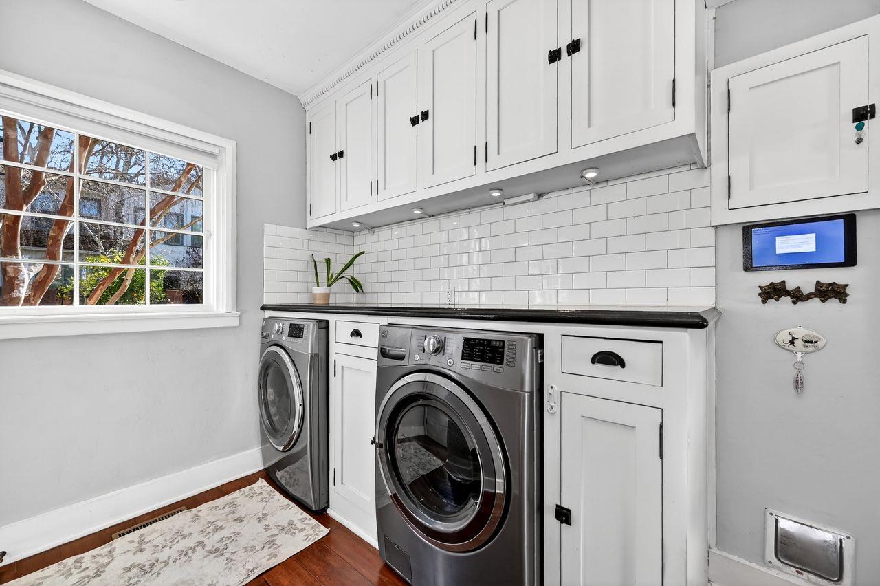 1716 Sutterville Road Sacramento, CA 95822 - Photo 20 of 57 a utility room with dryer and washer