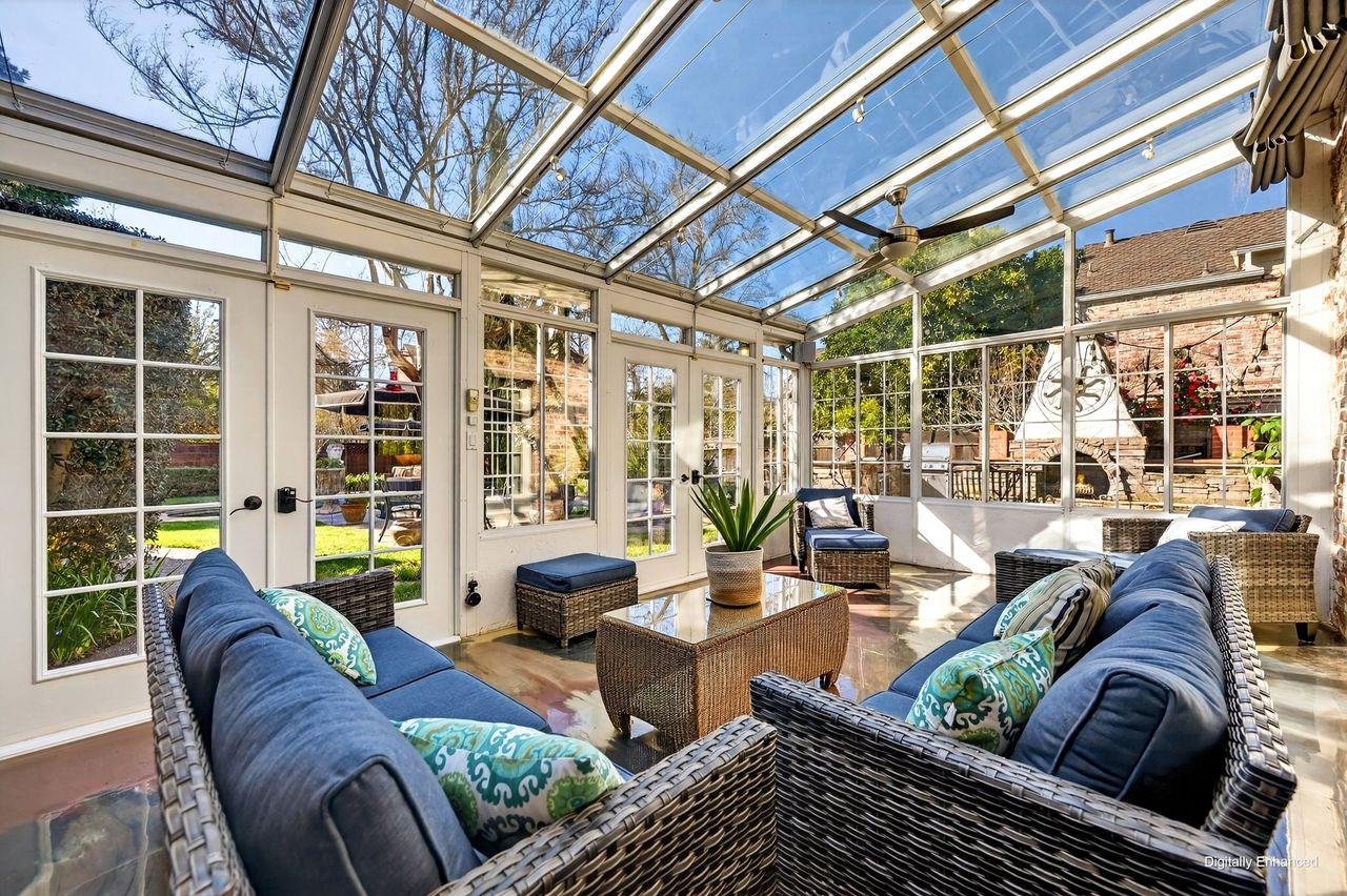 1716 Sutterville Road Sacramento, CA 95822 - Photo 21 of 57 a living room with furniture