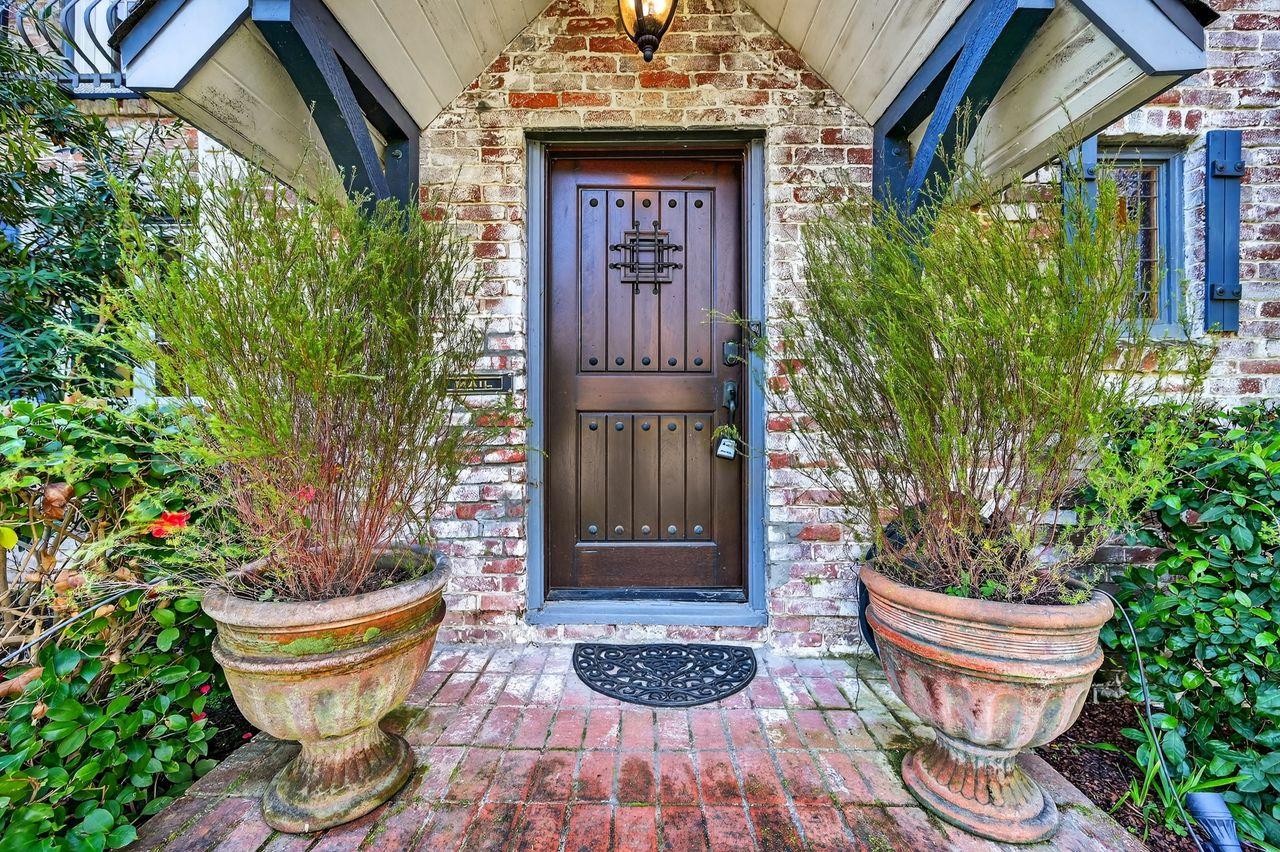 1716 Sutterville Road Sacramento, CA 95822 - Photo 4 of 57 a front view of a house