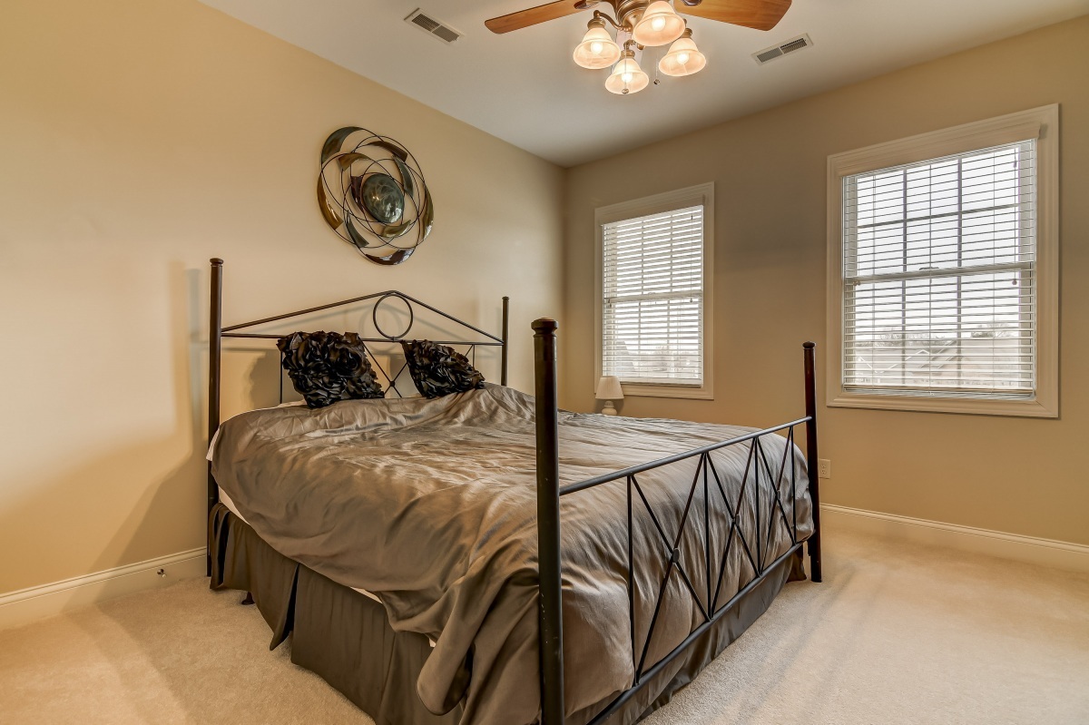 1424 Lake Pointe Court Springfield, IL 62712 - Photo 27 of 50