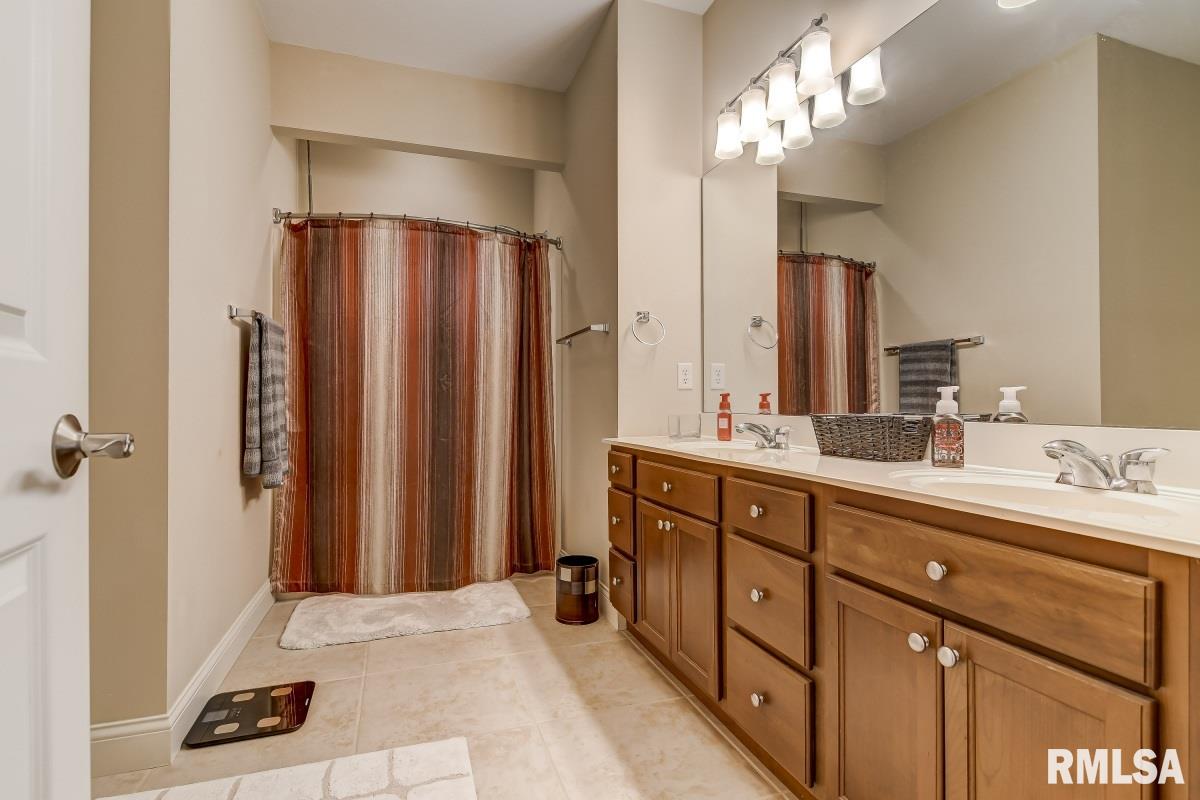 1424 Lake Pointe Court Springfield, IL 62712 - Photo 31 of 50