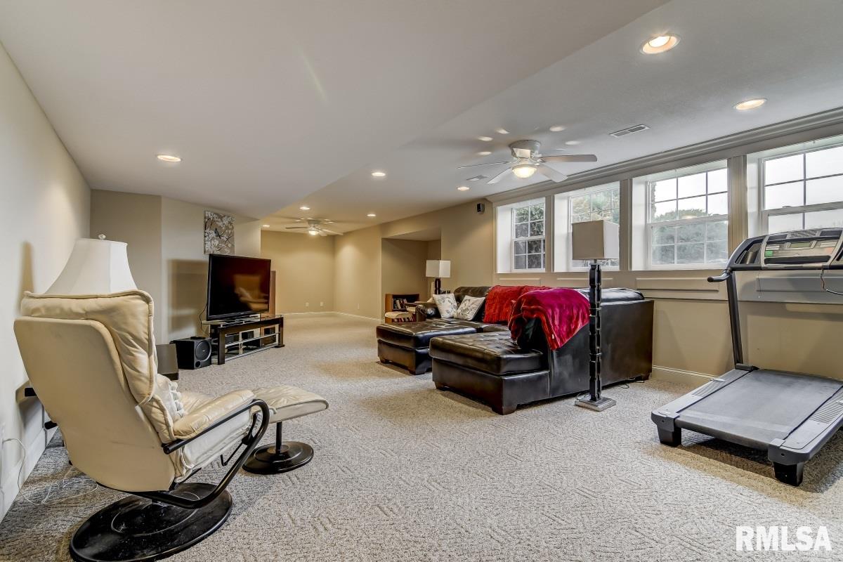 1424 Lake Pointe Court Springfield, IL 62712 - Photo 36 of 50