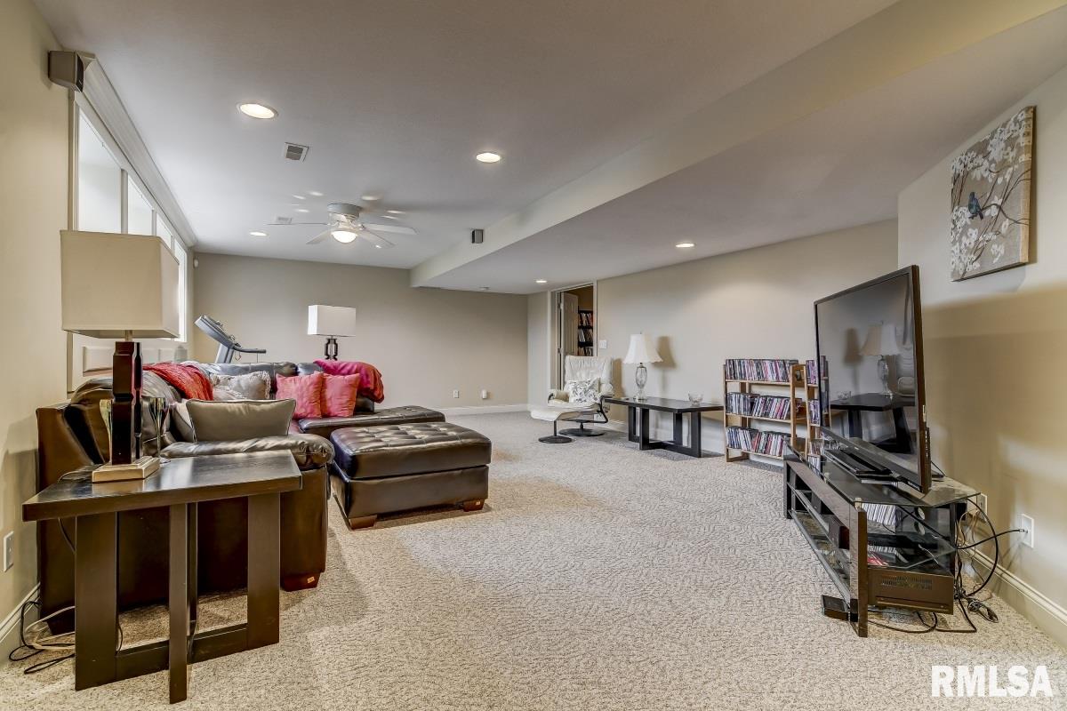 1424 Lake Pointe Court Springfield, IL 62712 - Photo 37 of 50