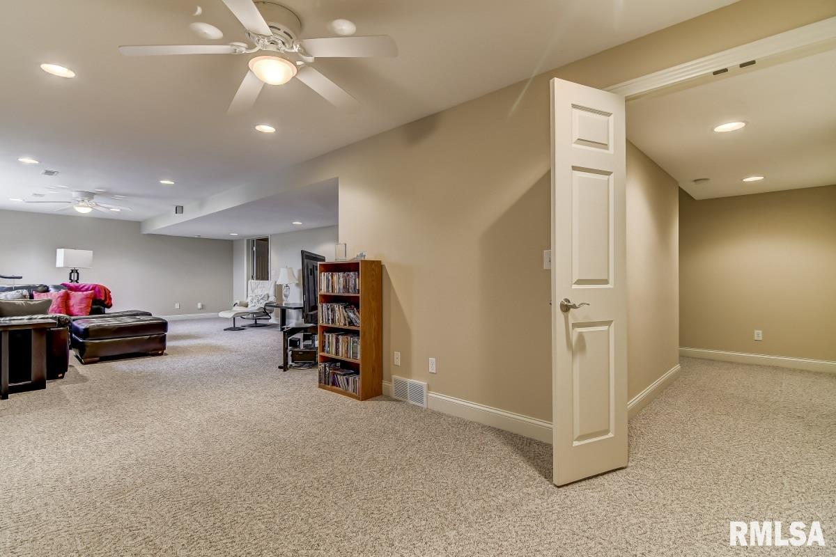 1424 Lake Pointe Court Springfield, IL 62712 - Photo 38 of 50