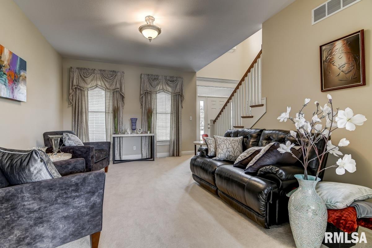 1424 Lake Pointe Court Springfield, IL 62712 - Photo 4 of 50