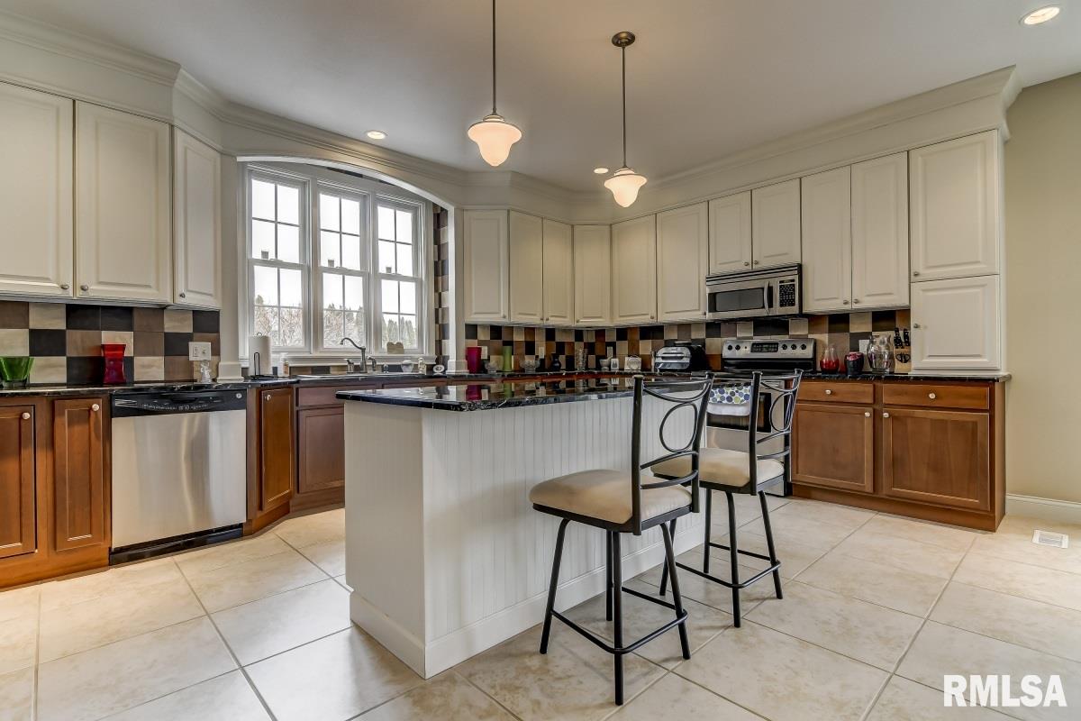 1424 Lake Pointe Court Springfield, IL 62712 - Photo 5 of 50