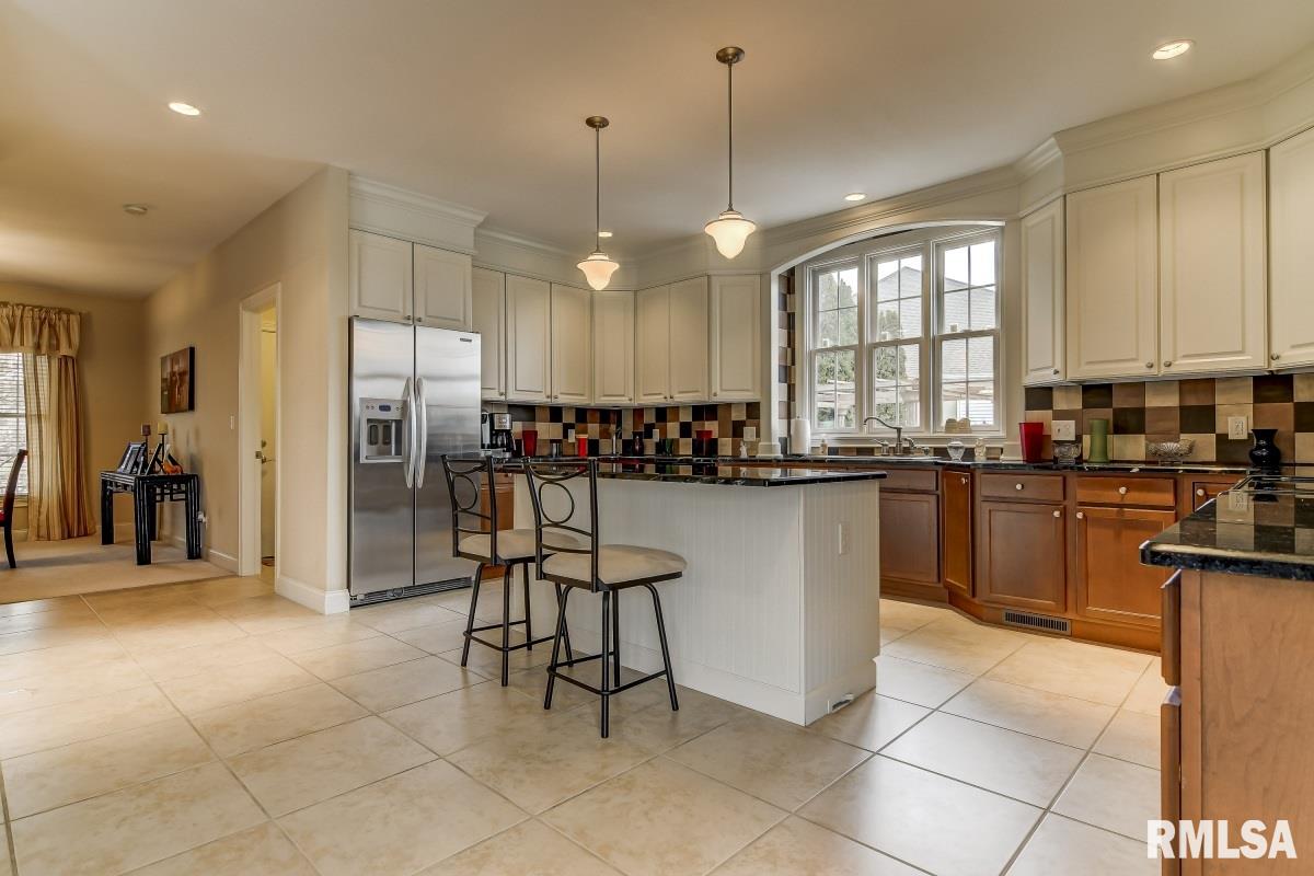 1424 Lake Pointe Court Springfield, IL 62712 - Photo 8 of 50