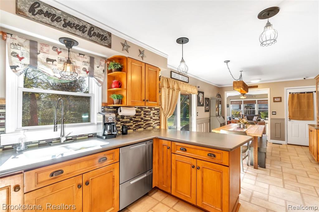 811 Croydon Road Rochester Hills, MI 48309 - Photo 11 of 47