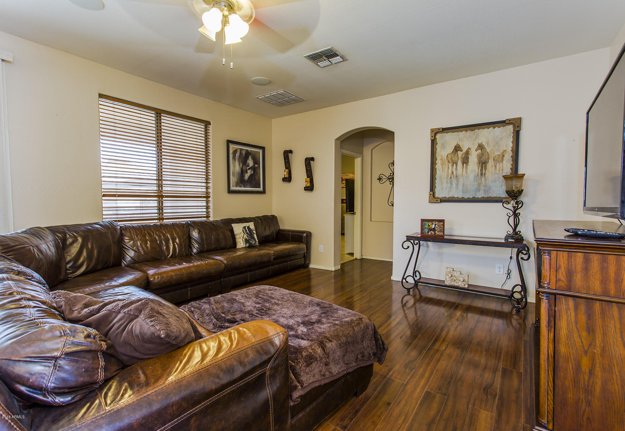 6513 West Harwell Road Laveen, AZ 85339 - Photo 13 of 29 Living room