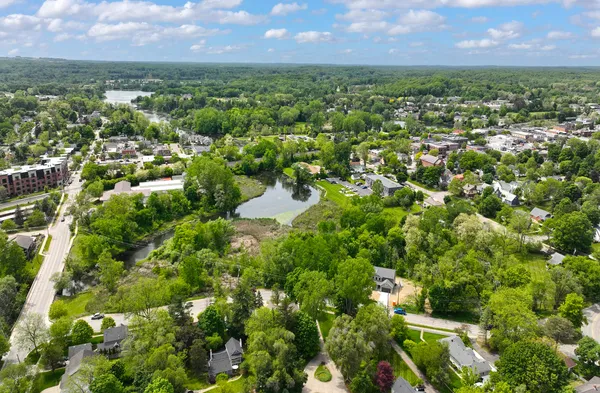 $87,500 | 144 River Drive, Unit D, Milford, MI 48381