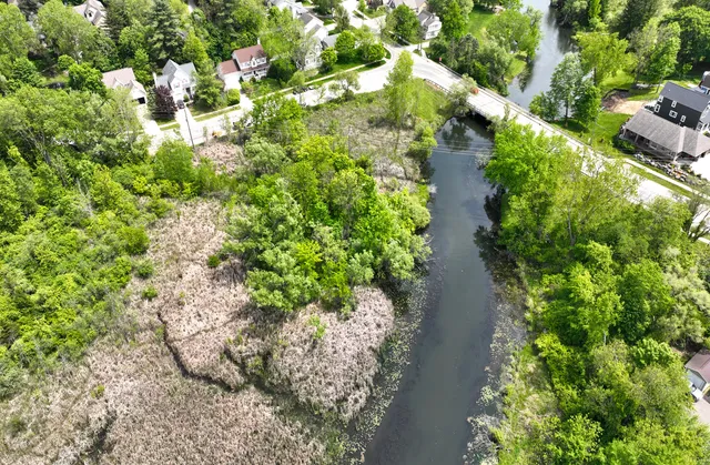 $99,000 | 144 River Drive, Unit D, Milford, MI 48381