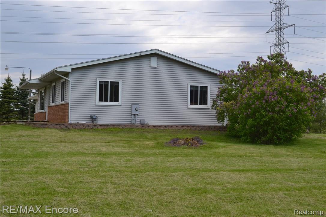 13336 North Bray Road Clio, MI 48420 - Photo 3 of 27 DSC_0679.JPG