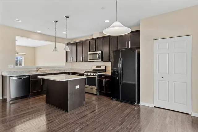 $2,900 | 2942 Madison Drive, Naperville, IL 60564