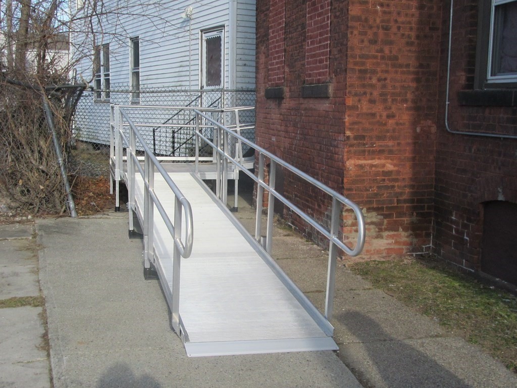47 White Street Springfield, MA 01108 - Photo 10 of 16 a view of entryway