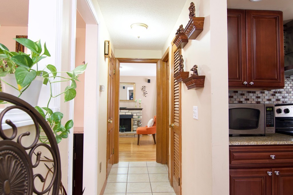 125 Clement Street Springfield, MA 01118 - Photo 12 of 30