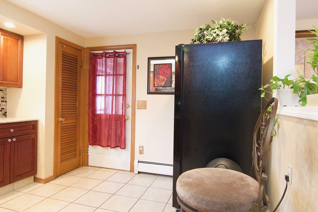 125 Clement Street Springfield, MA 01118 - Photo 13 of 30