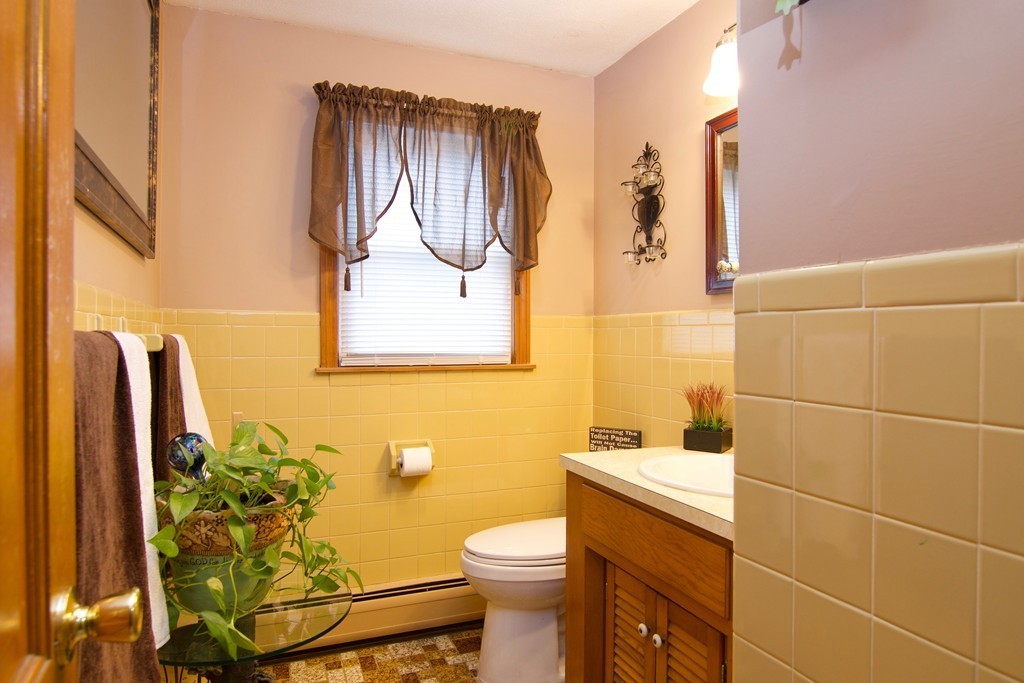 125 Clement Street Springfield, MA 01118 - Photo 23 of 30