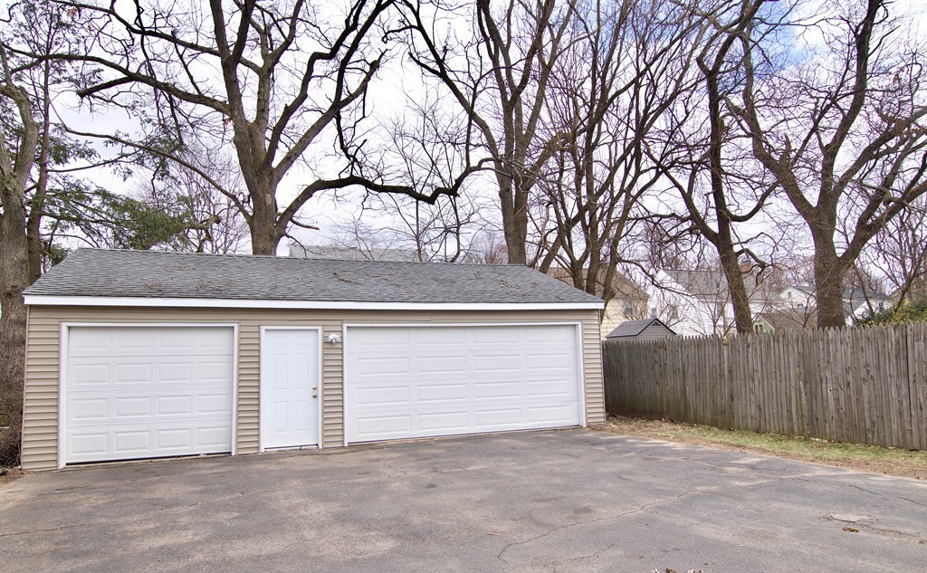 125 Clement Street Springfield, MA 01118 - Photo 4 of 30