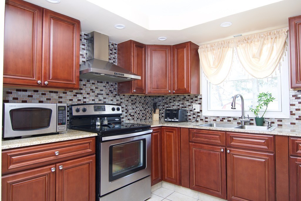 125 Clement Street Springfield, MA 01118 - Photo 7 of 30