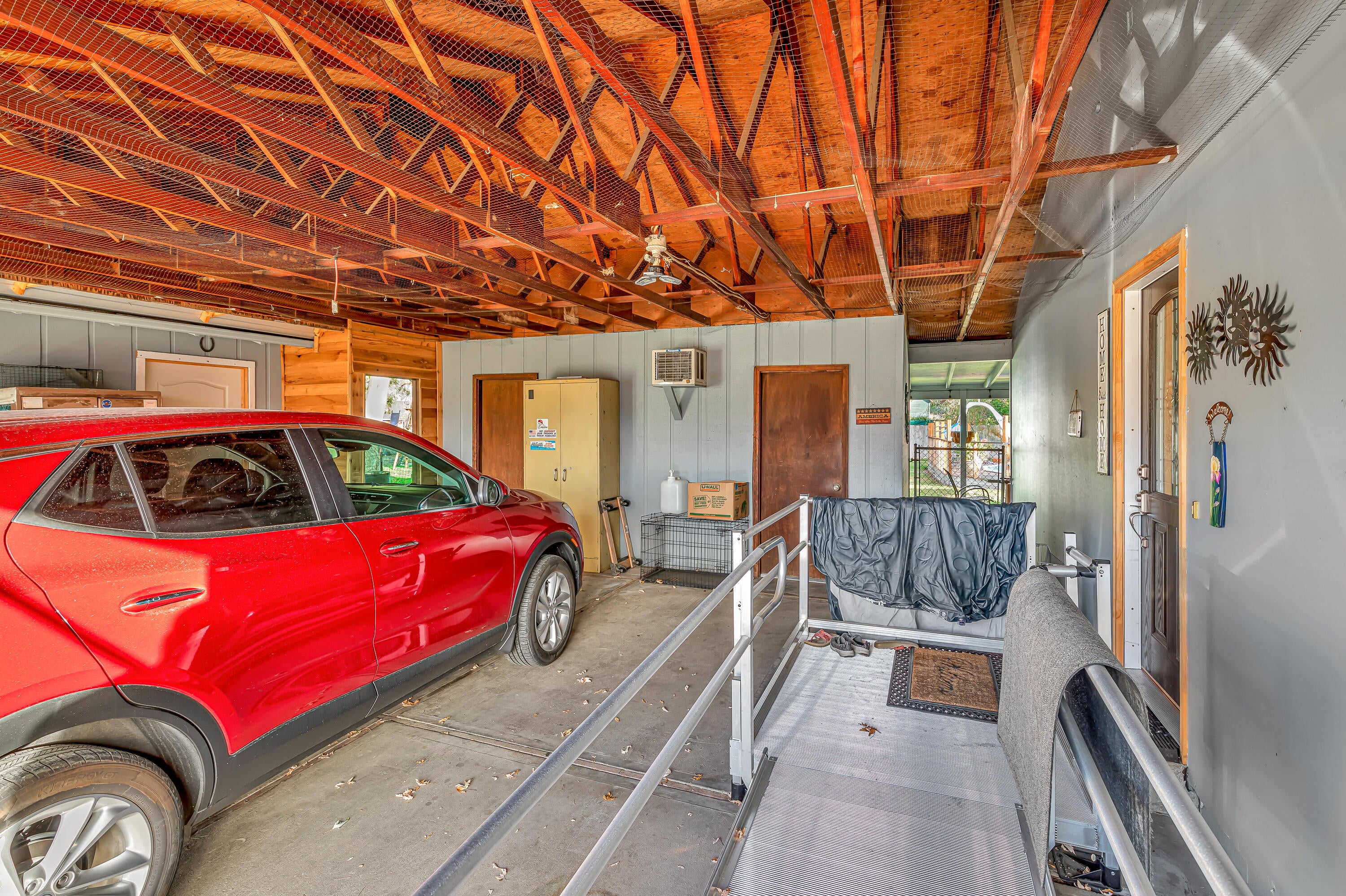 2627 Merriman Road Medford, OR 97501 - Photo 3 of 25 Carport