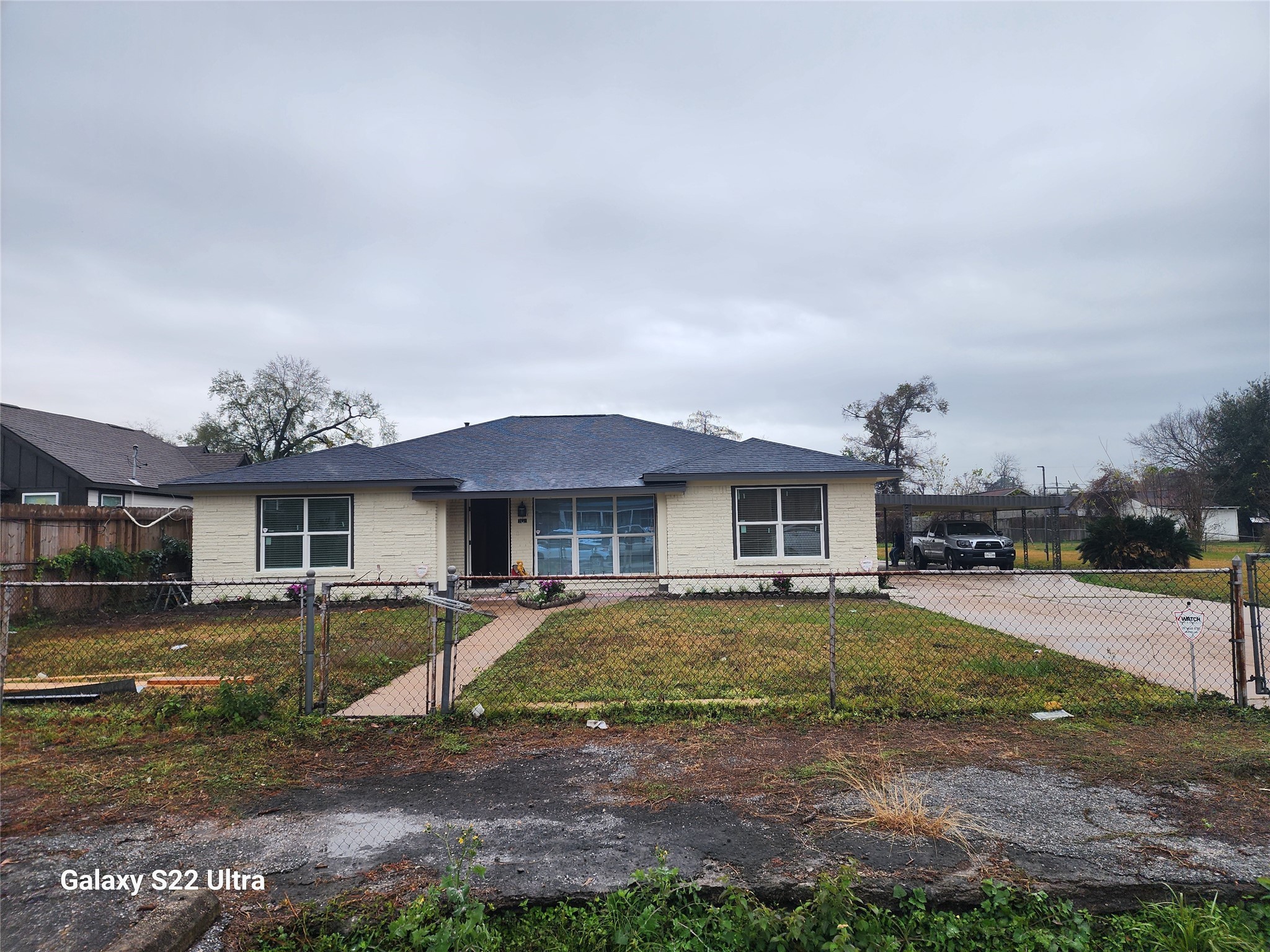 702 McDaniel Street, Unit B Houston, TX 77022 - Photo 1 of 8 a view of a house with a yard