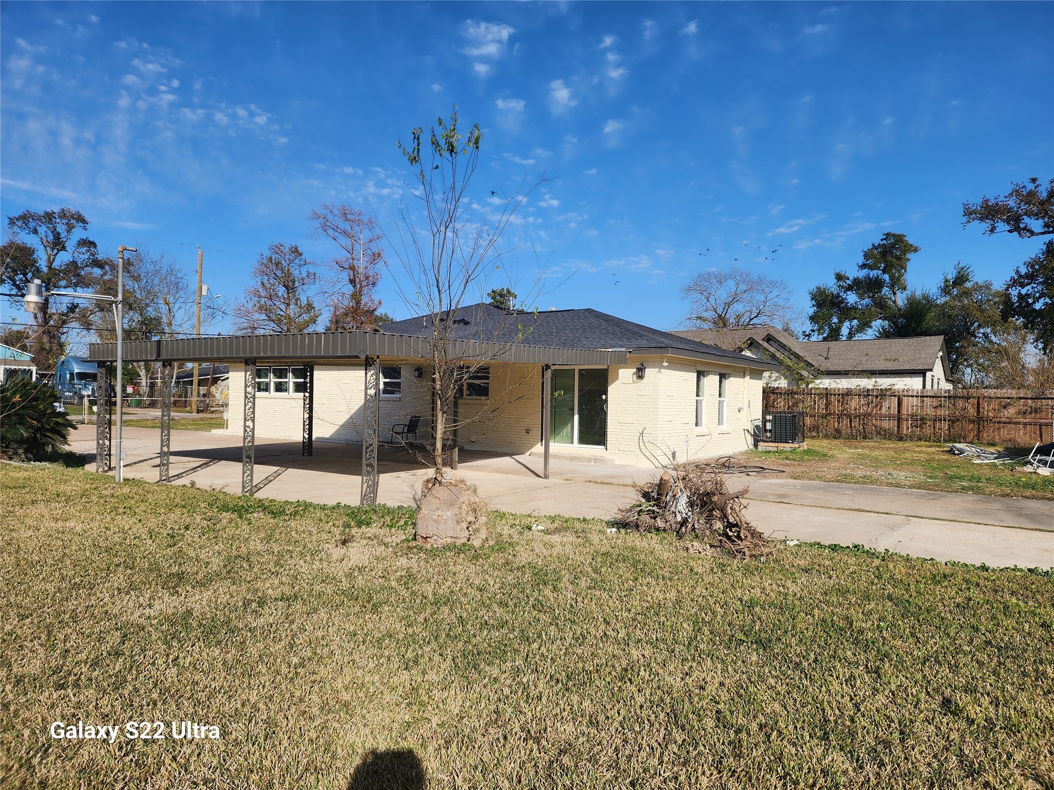 702 McDaniel Street, Unit B Houston, TX 77022 - Photo 7 of 8 a house with trees in the background