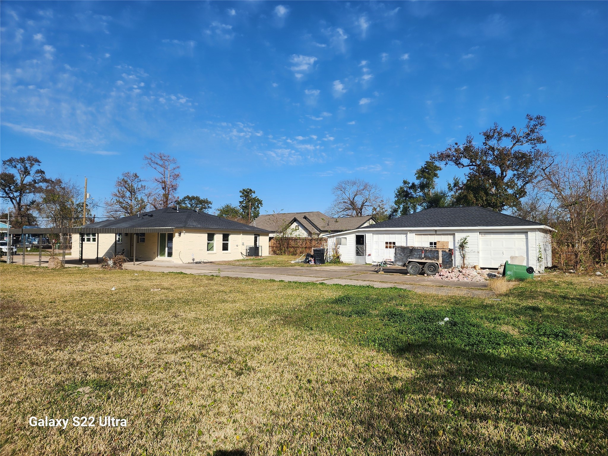702 McDaniel Street, Unit B Houston, TX 77022 - Photo 8 of 8 a front view of a house with a yard