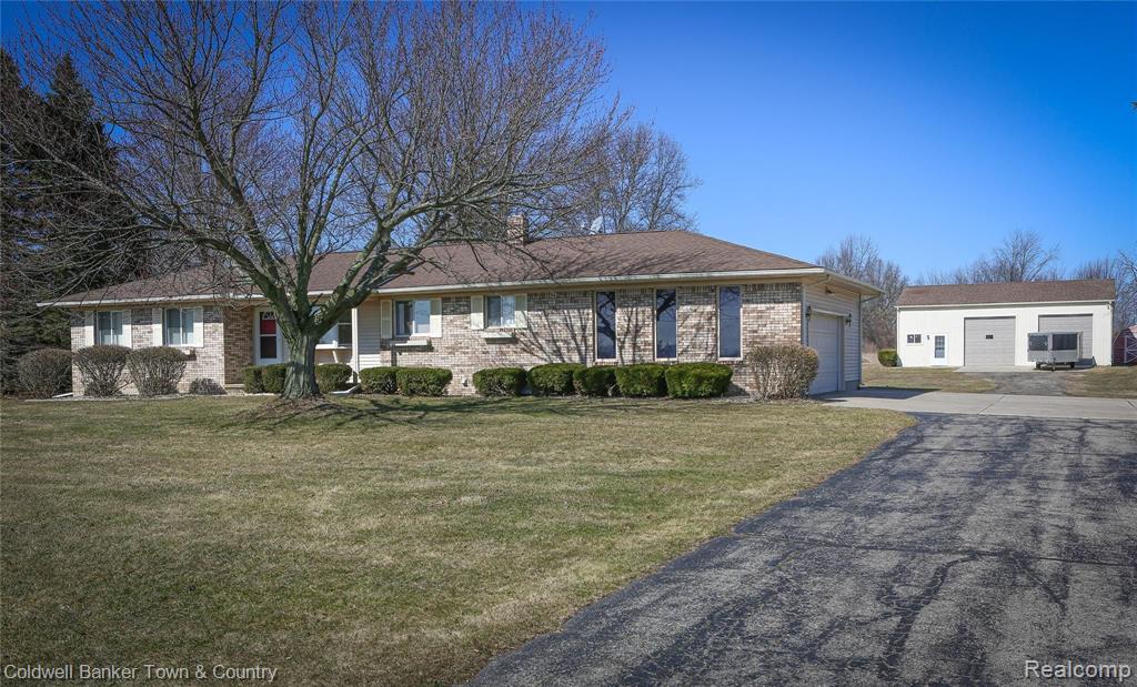 3064 West Coon Lake Road Howell, MI 48843 - Photo 9 of 47