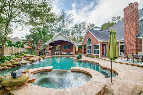 $5,000 | 7 Deer Lake Court, The Woodlands, TX 77381