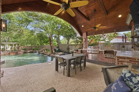 $5,000 | 7 Deer Lake Court, The Woodlands, TX 77381