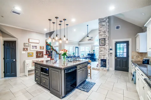 $5,000 | 7 Deer Lake Court, The Woodlands, TX 77381