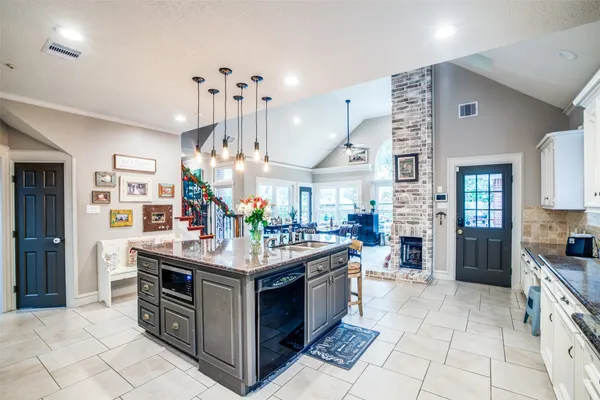 $5,000 | 7 Deer Lake Court, The Woodlands, TX 77381