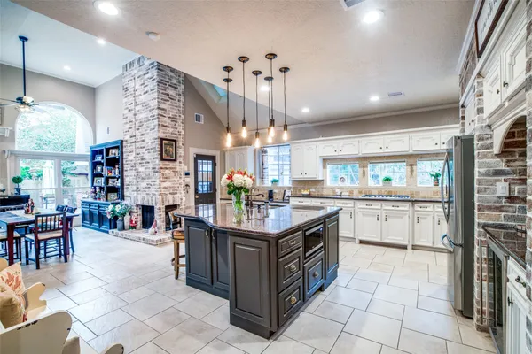 $5,000 | 7 Deer Lake Court, The Woodlands, TX 77381
