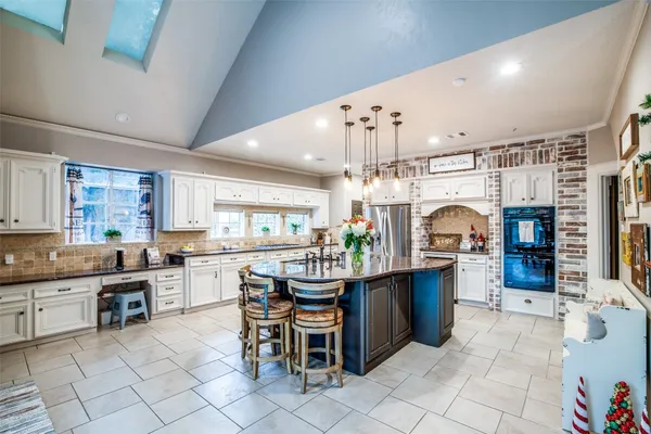 $5,000 | 7 Deer Lake Court, The Woodlands, TX 77381
