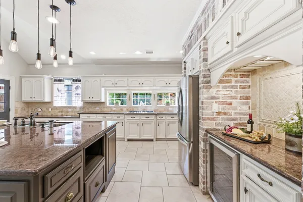 $5,000 | 7 Deer Lake Court, The Woodlands, TX 77381