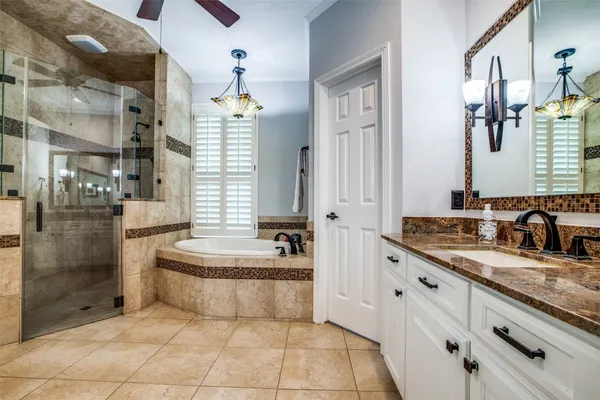 $5,000 | 7 Deer Lake Court, The Woodlands, TX 77381