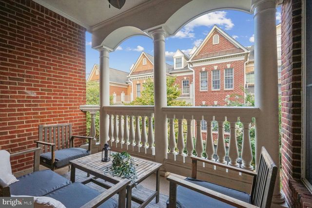 $1,160,000 | 7753 Legere Court, Unit 44, McLean, VA 22102