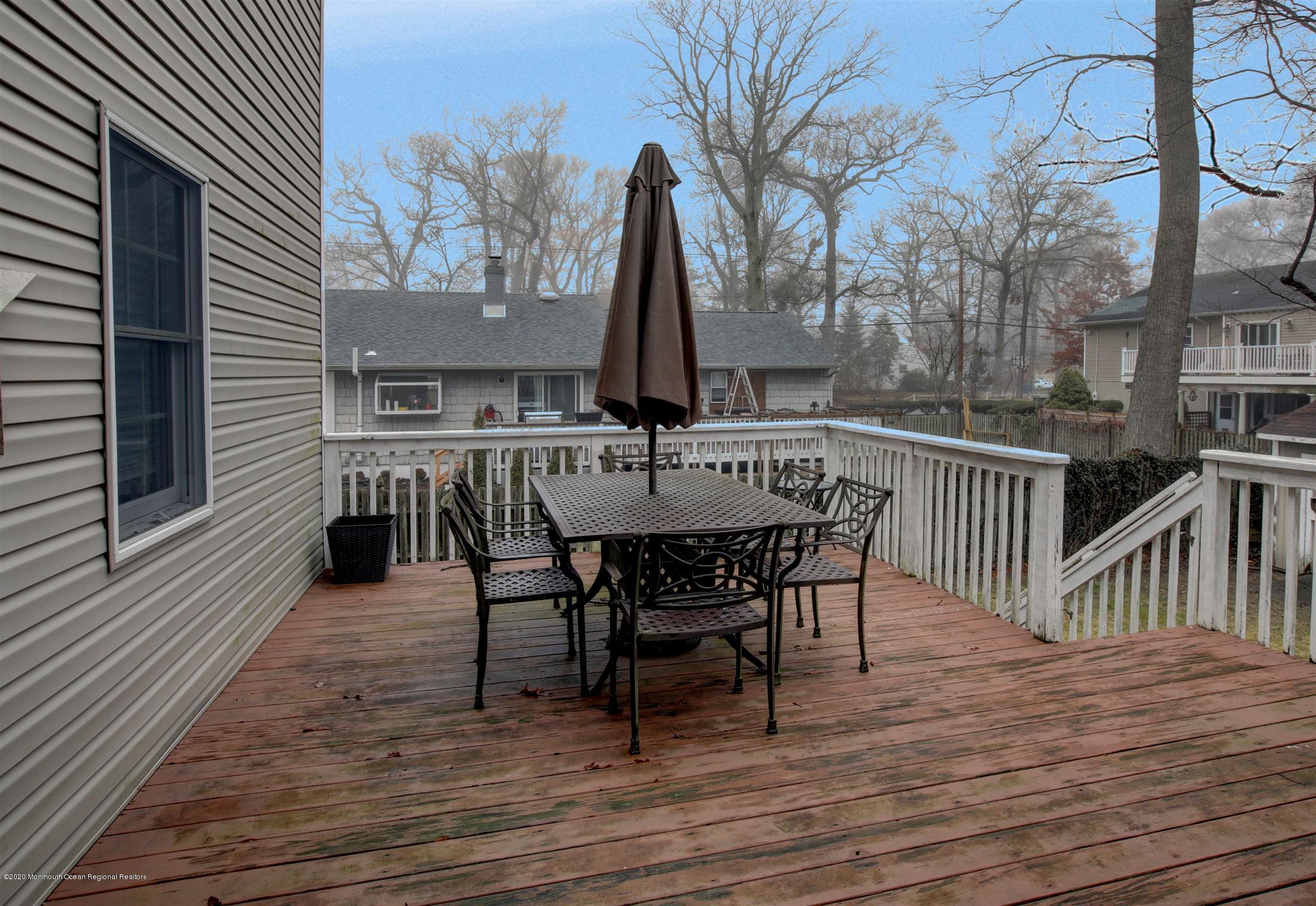 209 Woodcrest Road Oakhurst, NJ 07755 - Photo 20 of 21 22-Deck