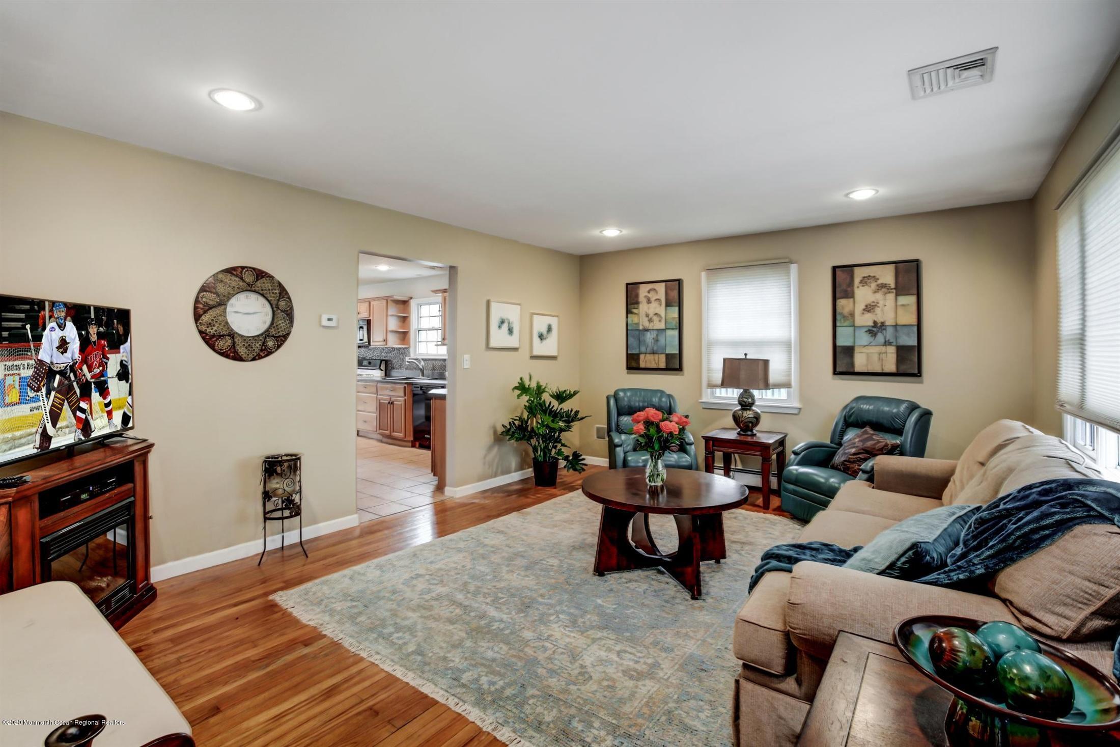 209 Woodcrest Road Oakhurst, NJ 07755 - Photo 4 of 21 04-Living