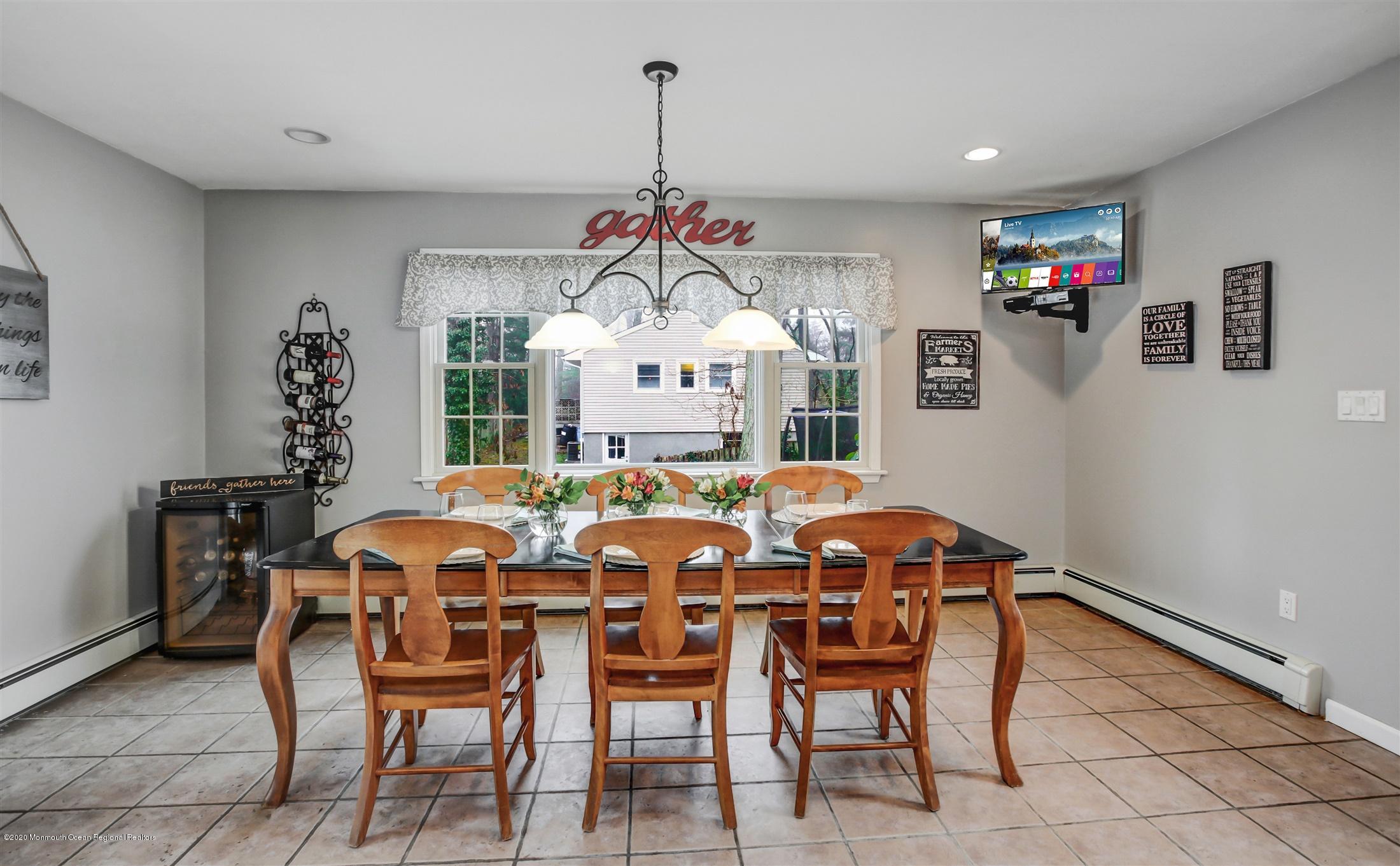 209 Woodcrest Road Oakhurst, NJ 07755 - Photo 10 of 21 10-Dining