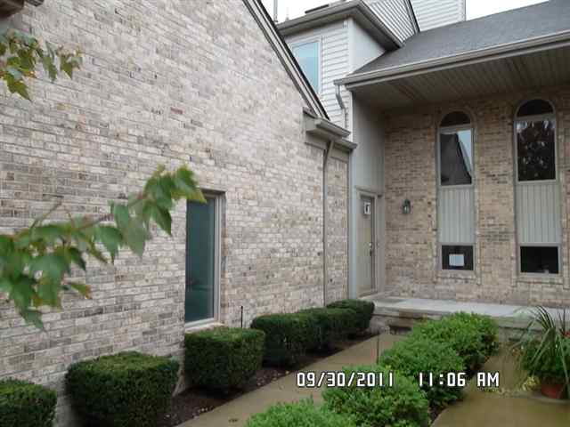 1935 North River Road, Unit 29 St. Clair, MI 48079 - Photo 5 of 16 31075657-4.JPG