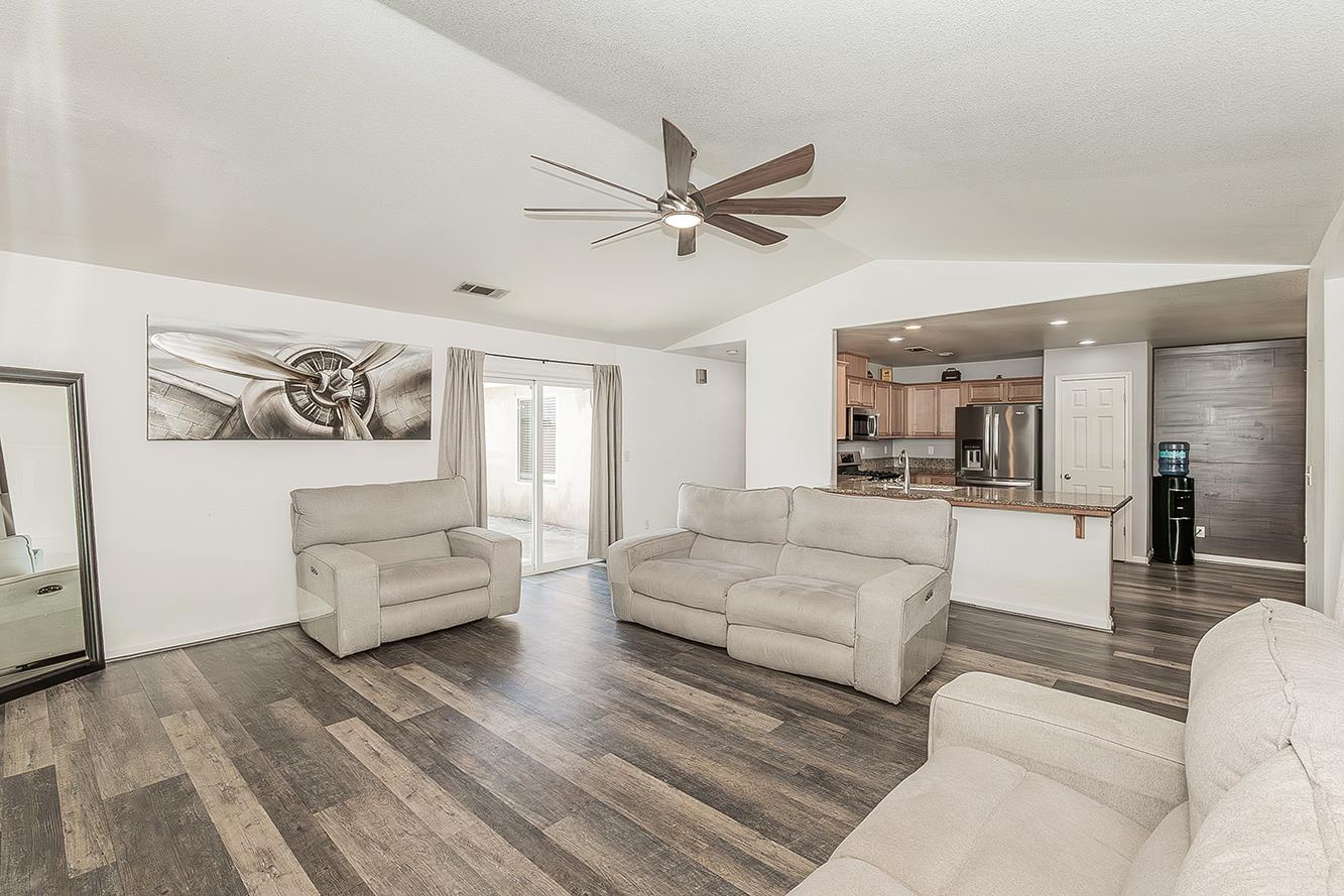 180 East Carpenter Avenue Reedley, CA 93654 - Photo 7 of 40