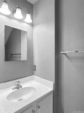 $2,400 | 13303 Galicia, Universal City, TX 78148